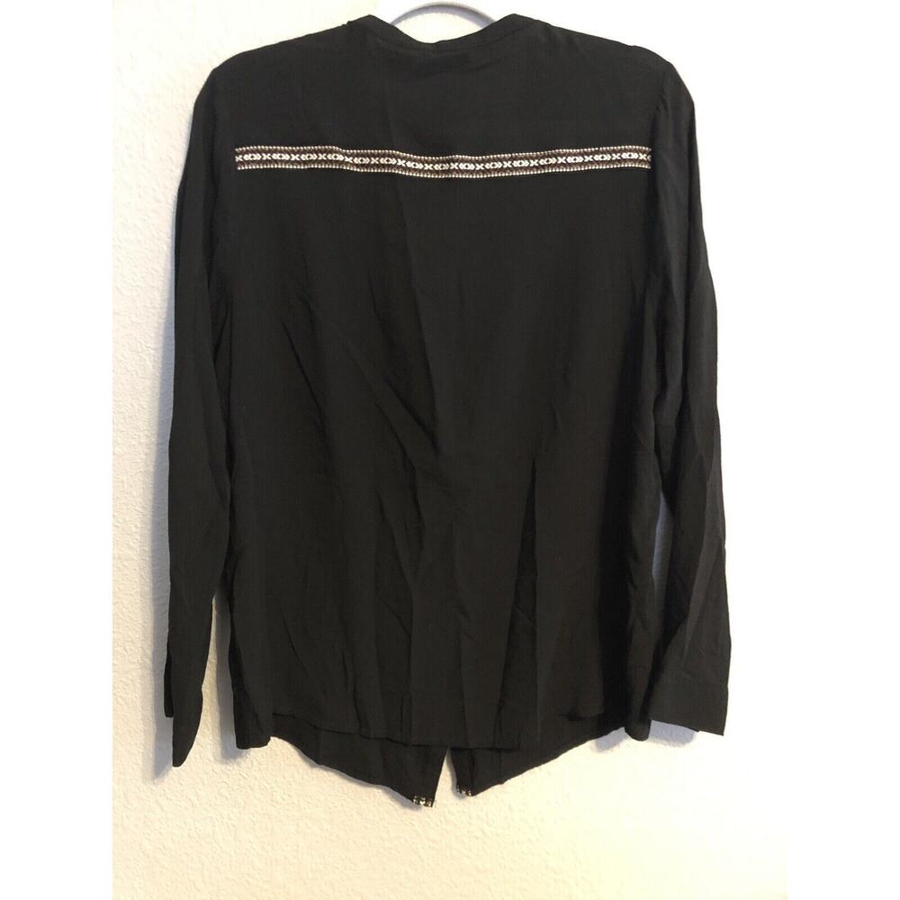BKE Womens Top Medium Black Aztec Tribal Long Sleeve Button-Up V-Neck Blouse - Picture 7 of 7